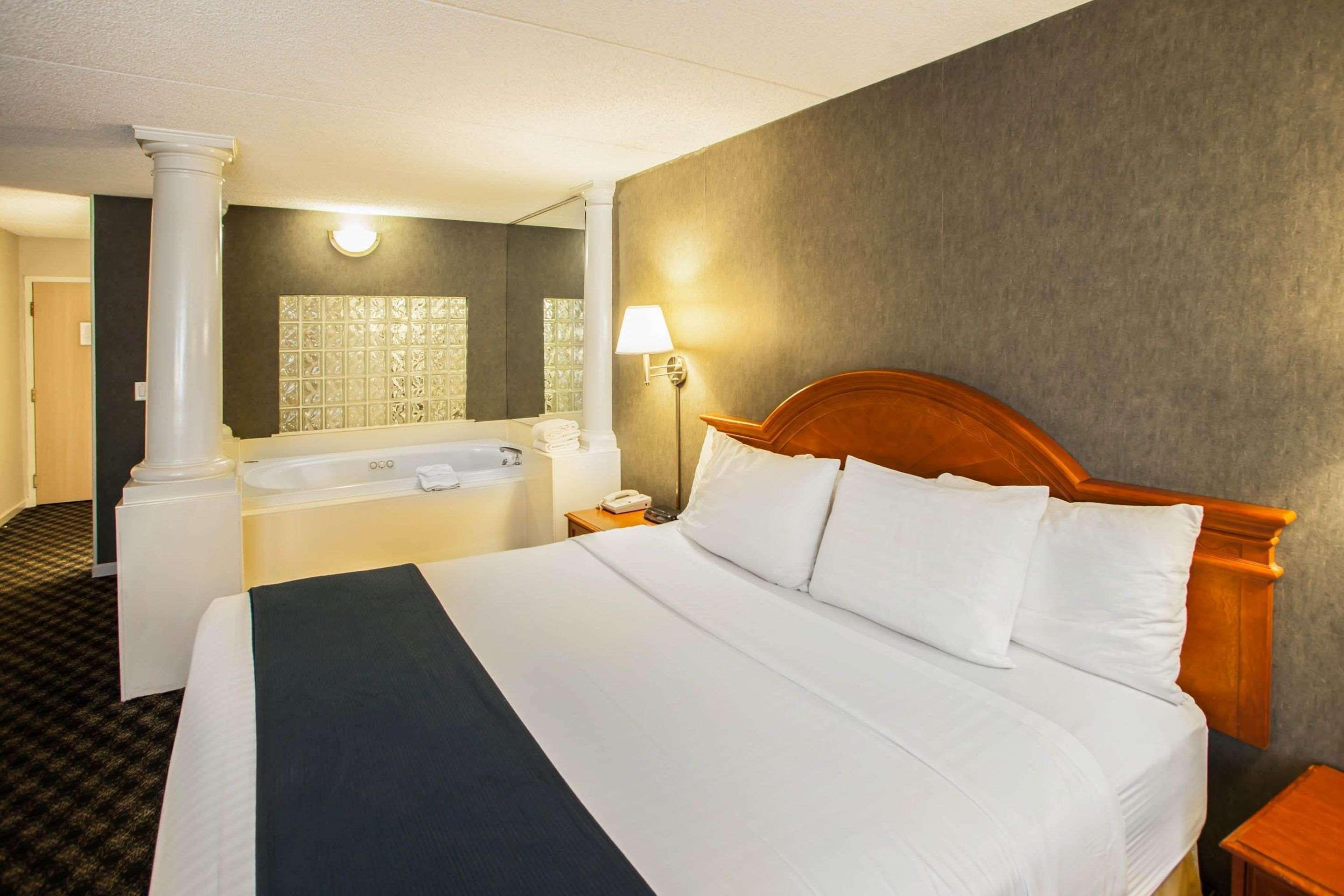 Quality Inn & Suites St Charles -West Chicago Сент-Чарлз Екстер'єр фото